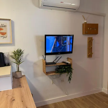 Th Apartment *